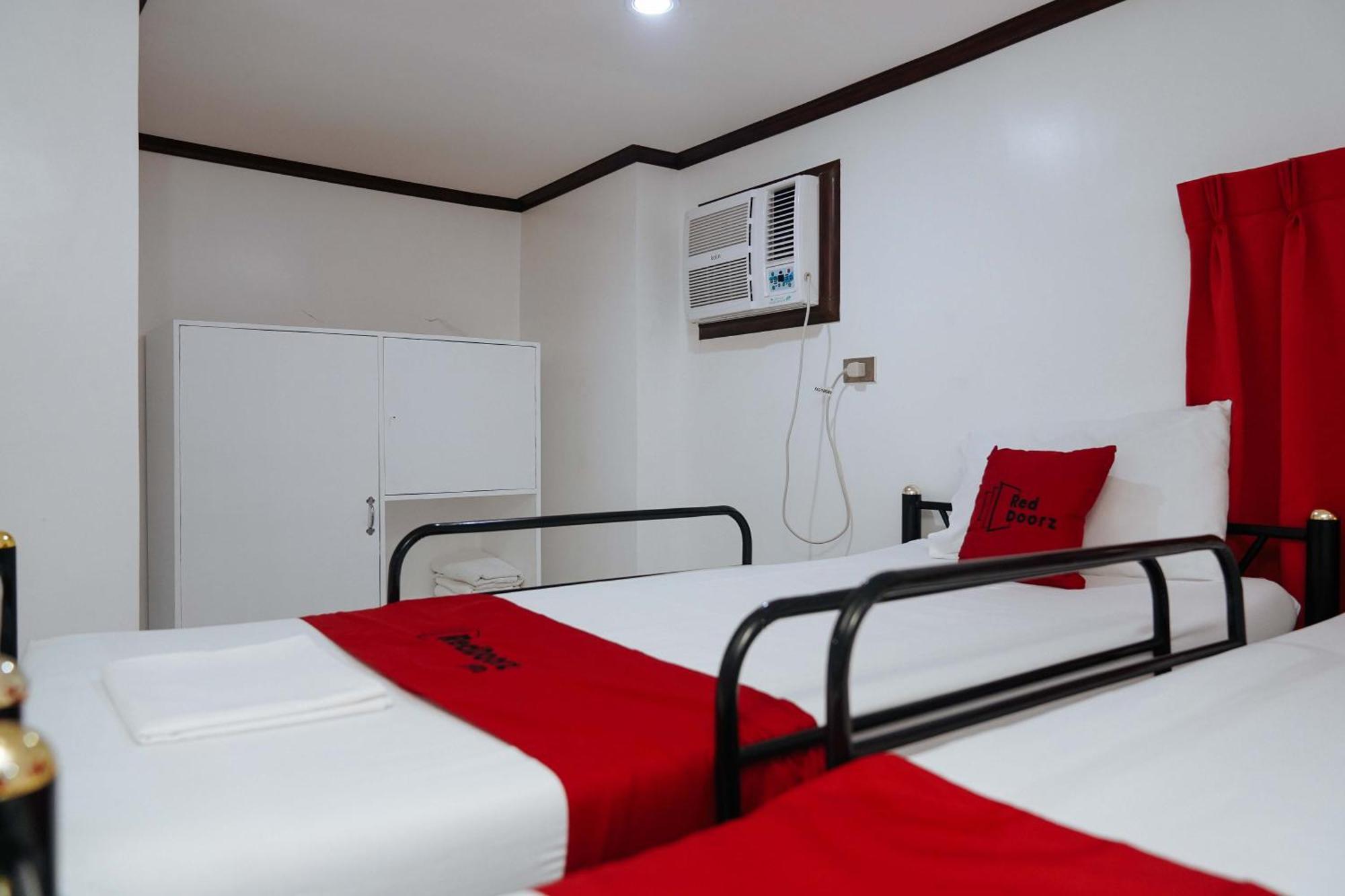 Reddoorz Plus At Billy'S Resort Oslob Exteriér fotografie